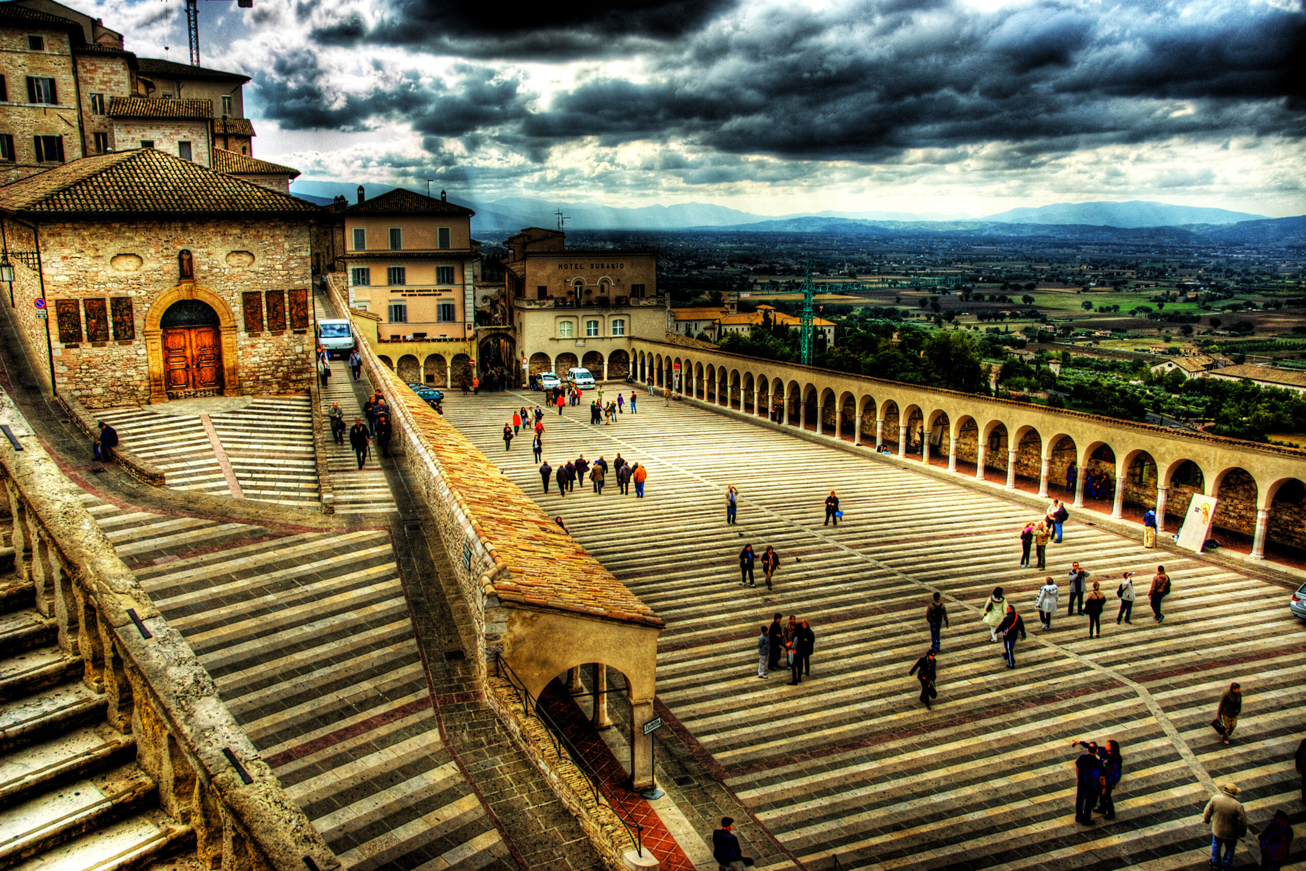 Motoevasioni ad Assisi nel centro storico in moto